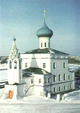 Церковь Спасо-Преображенская (Андрея Первозванного) во Фрязинове. Построена в 1687 году; первоначально имела пятиглавое завершение