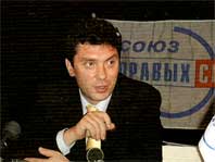 Лидер партии «Союз правых сил» и ее фракции в Думе Б. Е. Немцов в Вологде. Фотография 2001 года