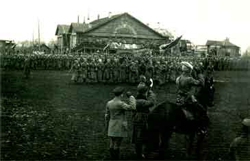 7 ноября 1918 года: парад принимает К. А. Авксентьевский (на коне)