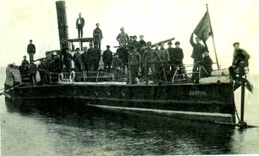 Пароход «Caxton», захваченный у белых и вошедший в состав речной флотилии, действовавшей на Северной Двине. Фотография 1920 года