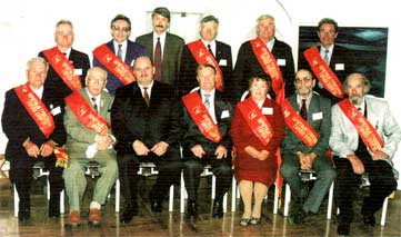 Почетные граждане города Вологды с главой города А. С. Якуничевым и заместителем главы А. А. Смирновым. Фотография 1998 года