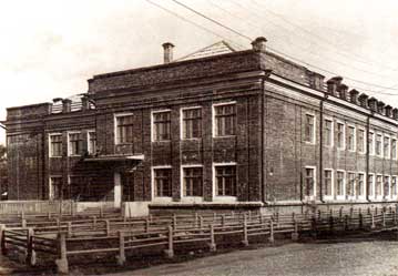  школа № 10 (Благовещенская, 48 — представлена на снимке 1938 года) 