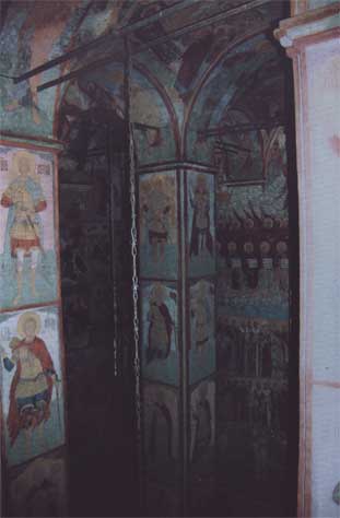 В 1686 году ярославец Дмитрий Плеханов с «30-ю товарищи» за 56 дней покрыл интерьер храма живописным ковром общей площадью 5000 квадратных метров