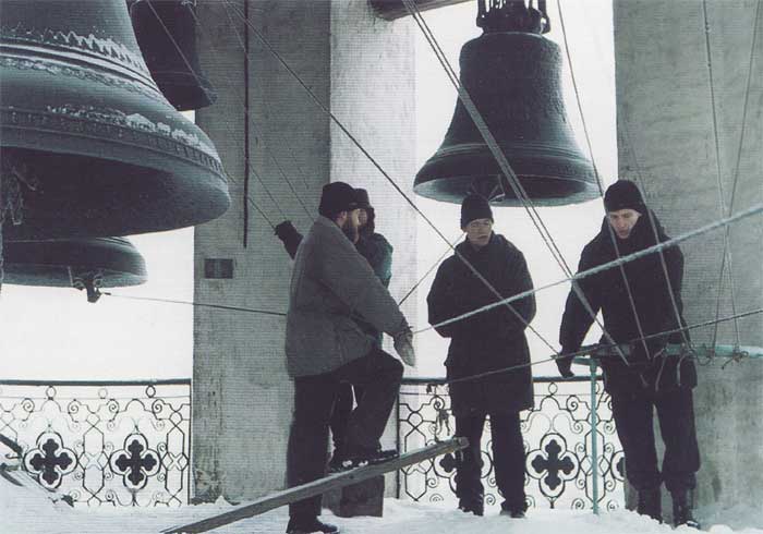 Ансамбль колокольной музыки на колокольне Софийского собора. Фото 1990-х годов
