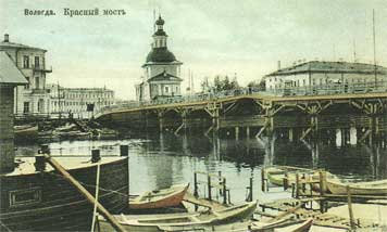 Красный мост в Вологде. Здесь всегда было можно взять напрокат лодку. Открытка 1904-1908 годов.