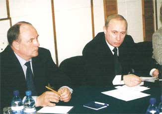 Президент России Владимир Путин и губернатор Вологодской области Вячеслав Позгалев.