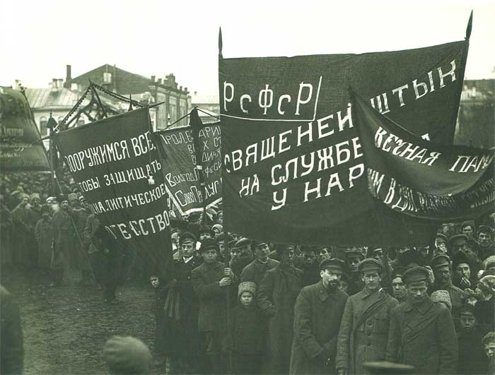 7 ноября 1918 года на Советской площади проходили торжества, посвященные первой годовщине Октябрьской революции.