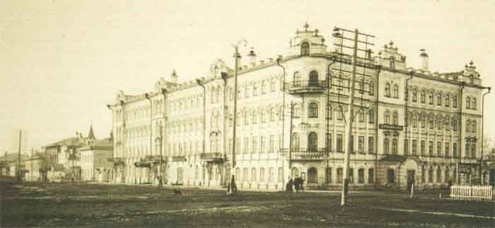 Гостиница «Золотой якорь» в Вологде, где в 1918 году размещался штаб VI армии Северного фронта. Фото начала XX века.