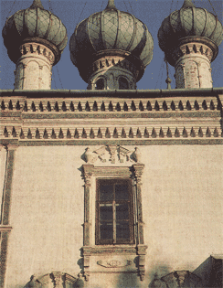 Церковь Сретения на Набережной. Фрагмент фасада с изразцовым наличником окна