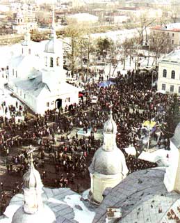 Народное гулянье на Масленицу на Кремлевской площади. Фотография 2002 года