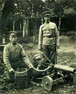 Вологжане отправляются на фронт. Надпись на обороте фотографии: «1914 г. Русско-германская война. На память от Чернышева И. А. шурину Бобкову А. Д.»