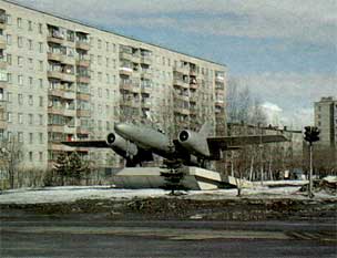 памятник-самолет «ИЛ-28»