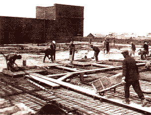 Строительство корпусов льнокомбината. Фотография 1938 года