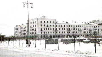 Этот дом № 20 на улице Беляева вологжане называют «немецким» и считают, что его построили пленные. Фотография 1956 года