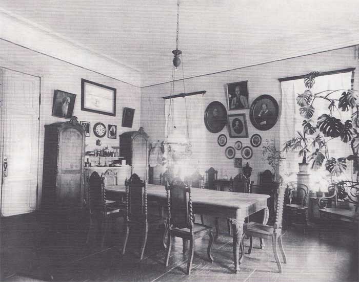 Интерьер столовой дома Зубовых. Фото начала XX века