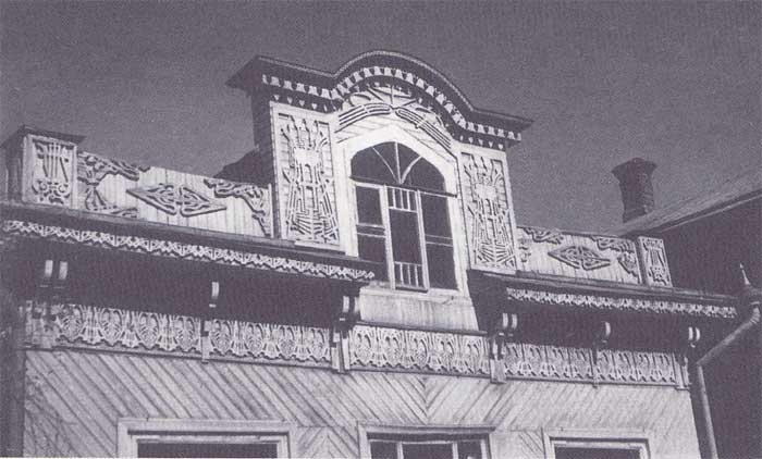 Фрагмент фасада дома № 15 по ул. Чернышевского.