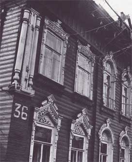 Фрагмент фасада дома № 36 по ул. Герцена.