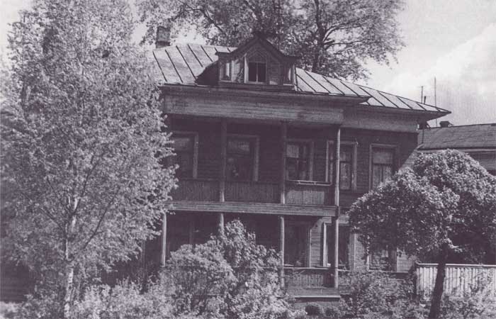 Дом на углу улиц Благовещенской и Мальцева. Фото конца XX века