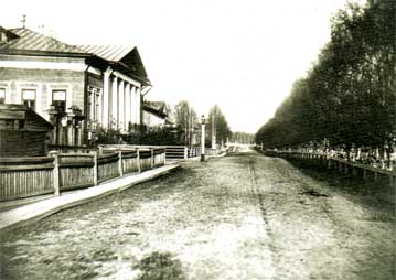 Петербургская улица и бульвар. На переднем плане — дом Волкова. Фотография 1870-х годов